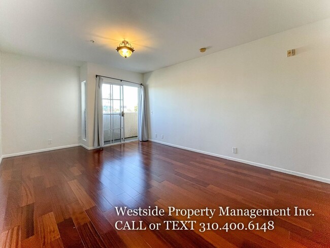 Building Photo - Mar Vista Upper 3Bd/2.5BA Multi-Level Condo