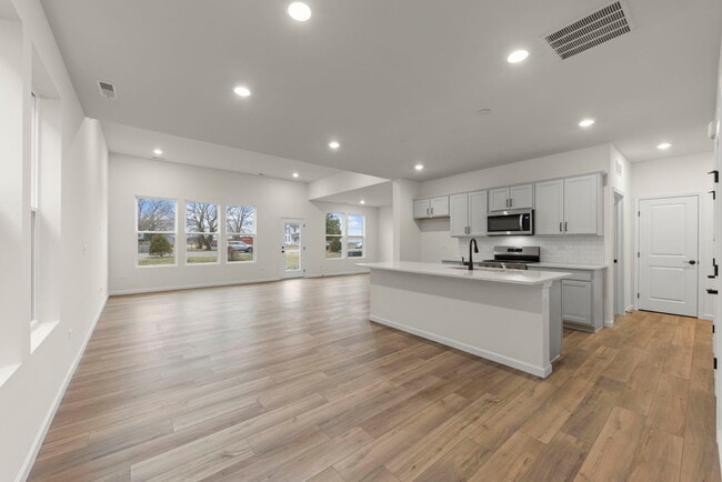 Building Photo - 2727 Lawlor Ln