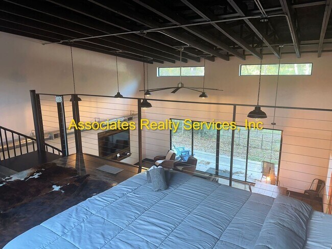Building Photo - Modern Industrial 2Bed/2Bath Plus Loft in NW Gainesville