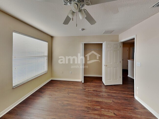 Building Photo - 11114 Creek Haven Dr