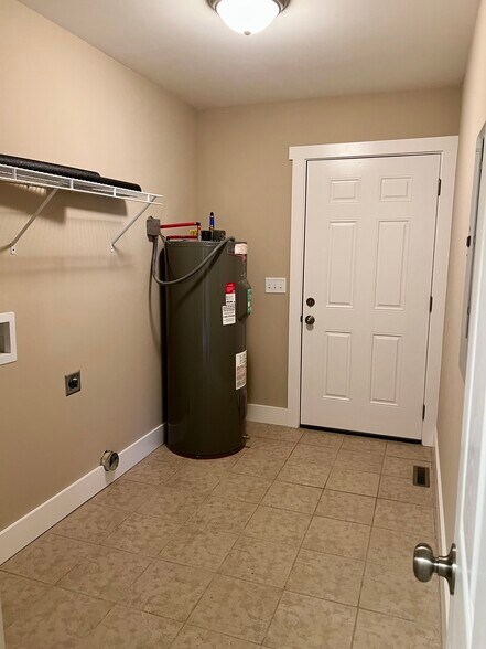 Laundry / Utility Room - 505 Clear Creek Rd