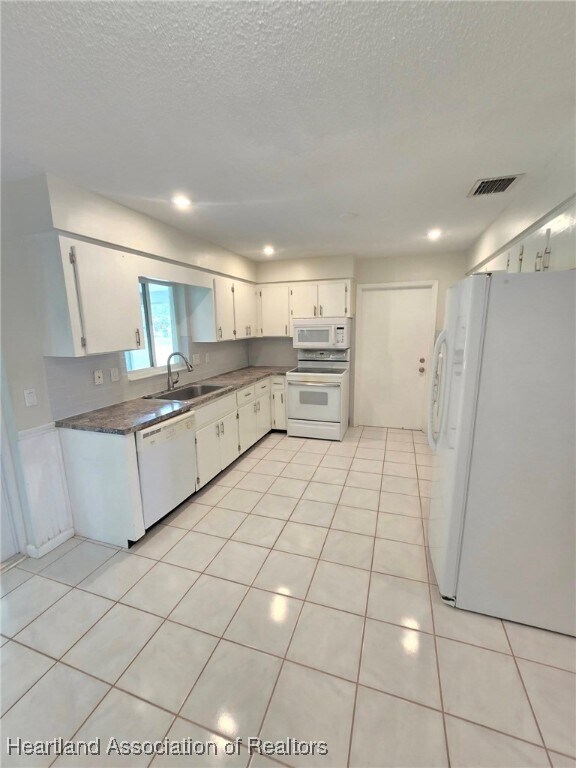 Building Photo - 2717 Queenswood Dr