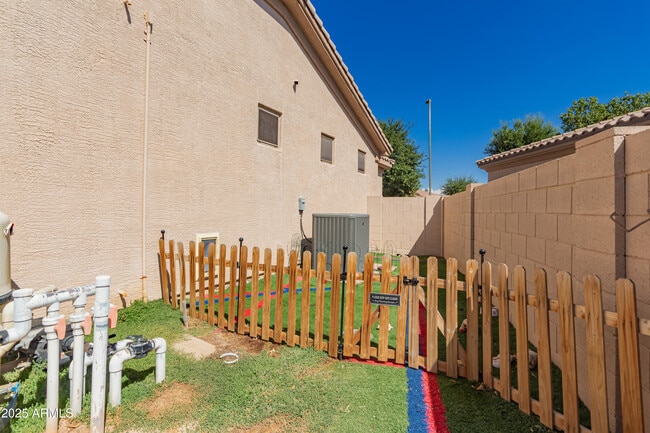 Building Photo - 4584 E Reins Rd