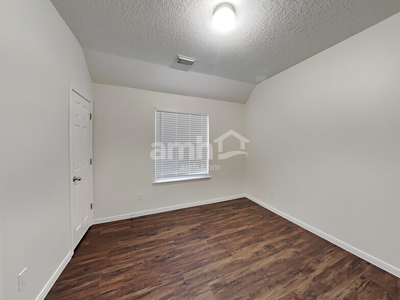 Building Photo - 38215 E Sulphur Creek Dr