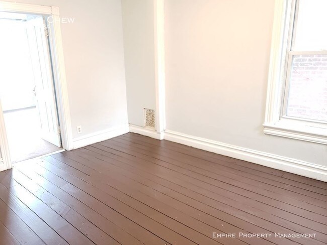 Building Photo - 5 Bedroom 1.5 Bath House in Allentown