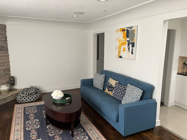 Building Photo - Three Pearls