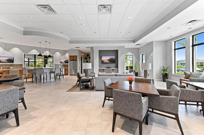 Building Photo - 4549 Pinehurst Trl W