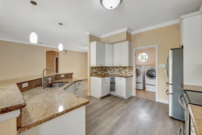 Building Photo - 2426 SE Betty Rd