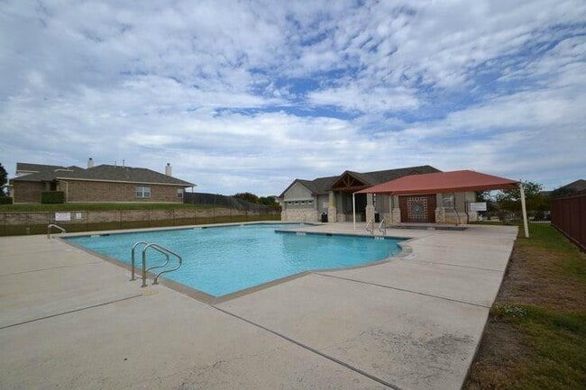 Building Photo - 141 Poplarwood Dr