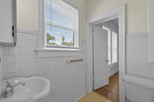 Building Photo - 436 Westmoreland St