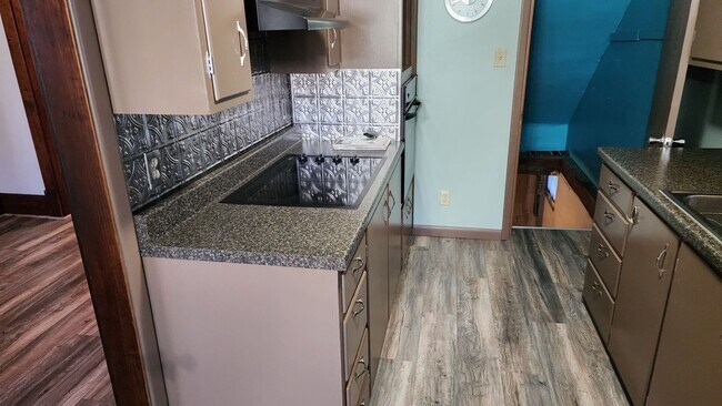 Building Photo - Exquisitely remodeled single-family home, ...