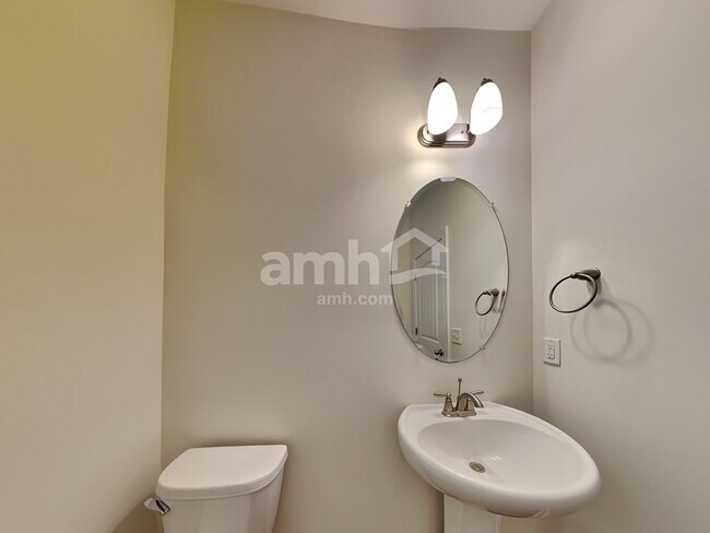 Building Photo - 124 Benjamin Ln