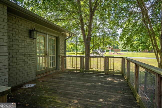 Building Photo - 1030 Carriage Hill Rd