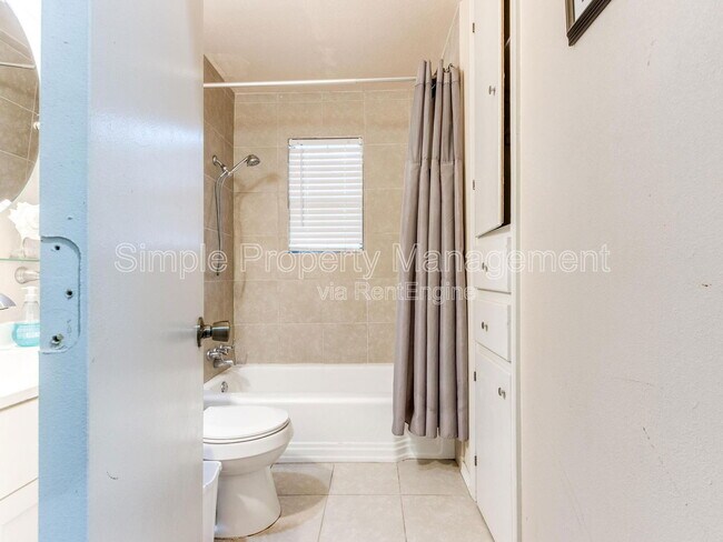 Building Photo - 900 Borum Pl