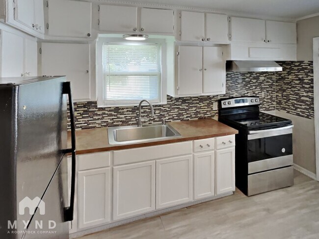 Building Photo - 4421 Cherry