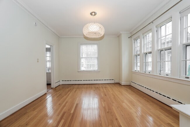 Building Photo - 2927 Cathedral Ave NW