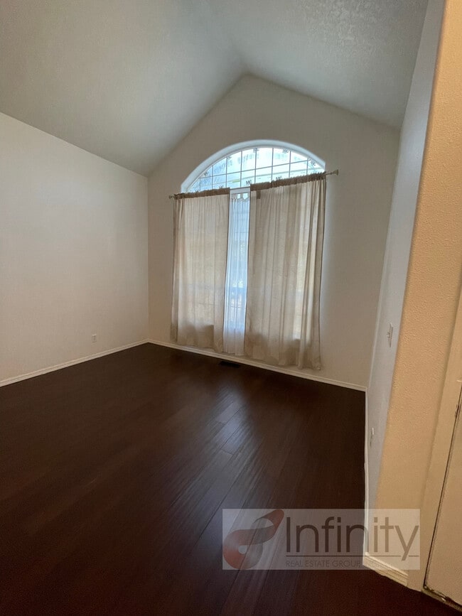Building Photo - 23984 SW Shady Grove Dr