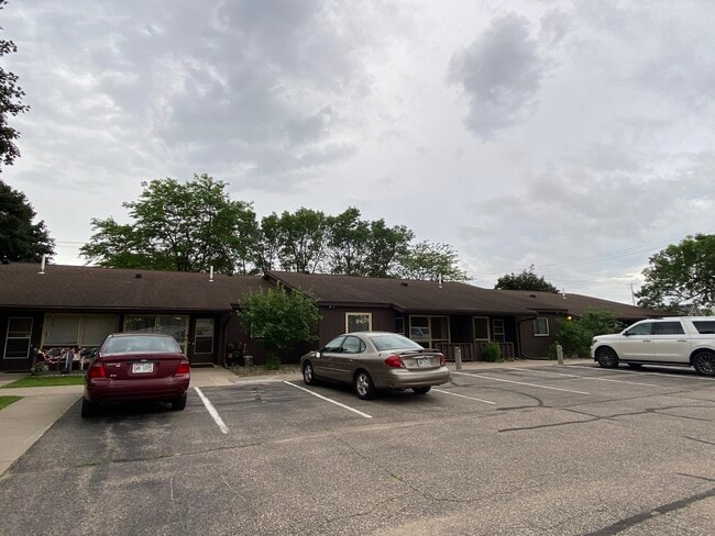 Building Photo - Rustic Manor