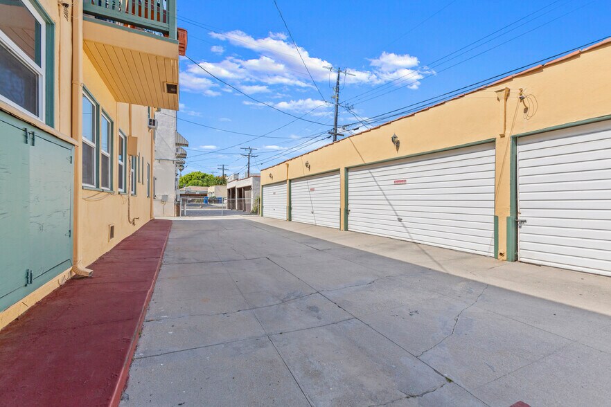 Building Photo - 522 N Genesee Ave
