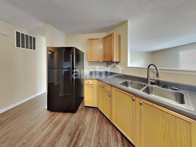 Building Photo - 10845 Albertson Dr