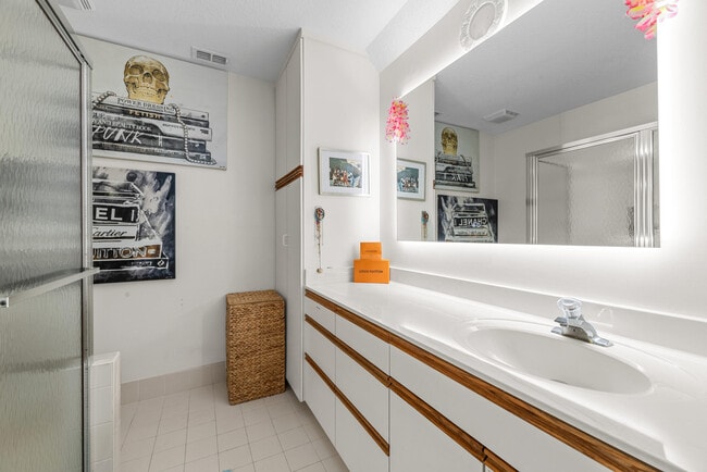 Building Photo - 15161 Collecting Canal Rd