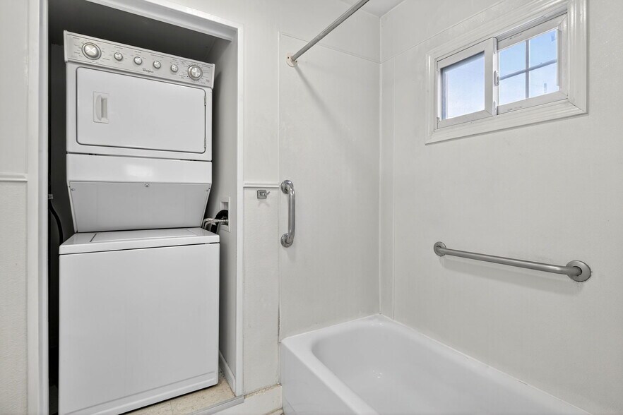 Building Photo - 321 N Fulton St