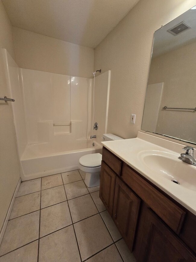 Building Photo - 5505-5507 Volunteer Dr.