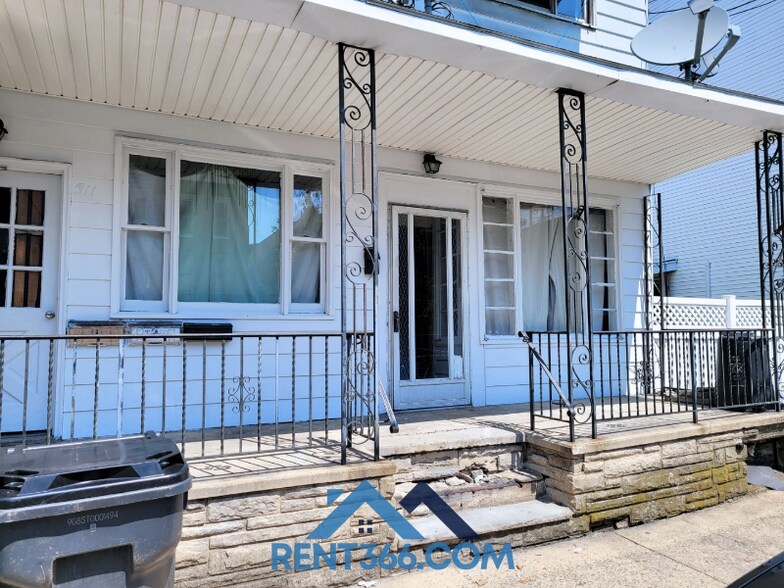 Building Photo - 509 W Centre St