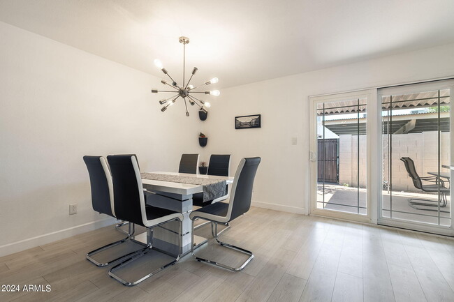 Building Photo - 4004 N Granite Reef Rd