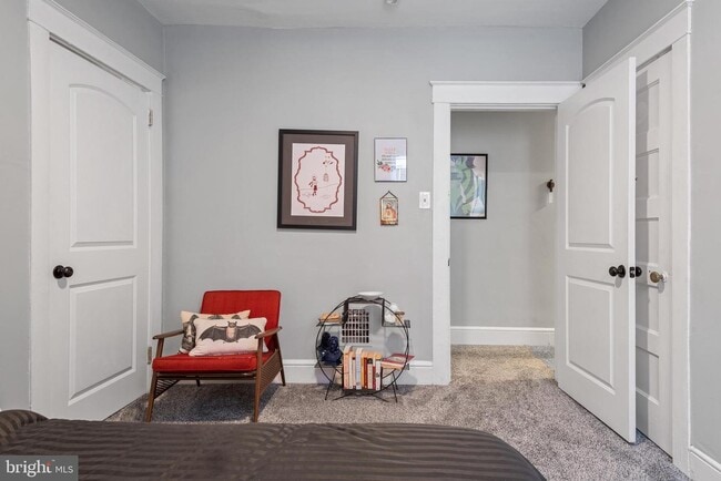 Building Photo - 153 E Ross St