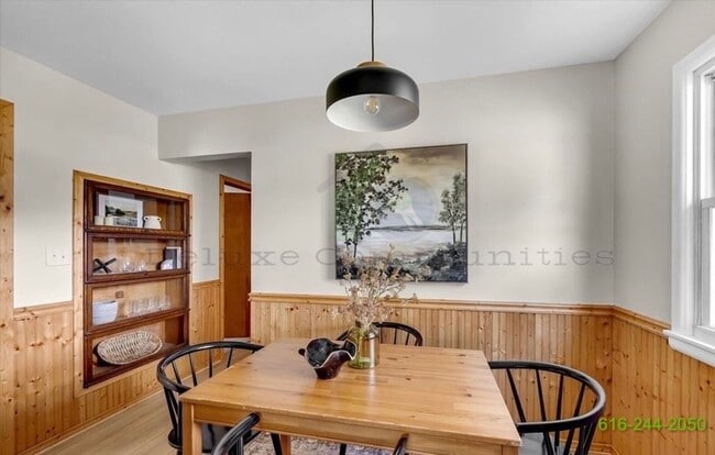 Building Photo - Newly Remodeled 3 Bedroom Kentwood Home! S...