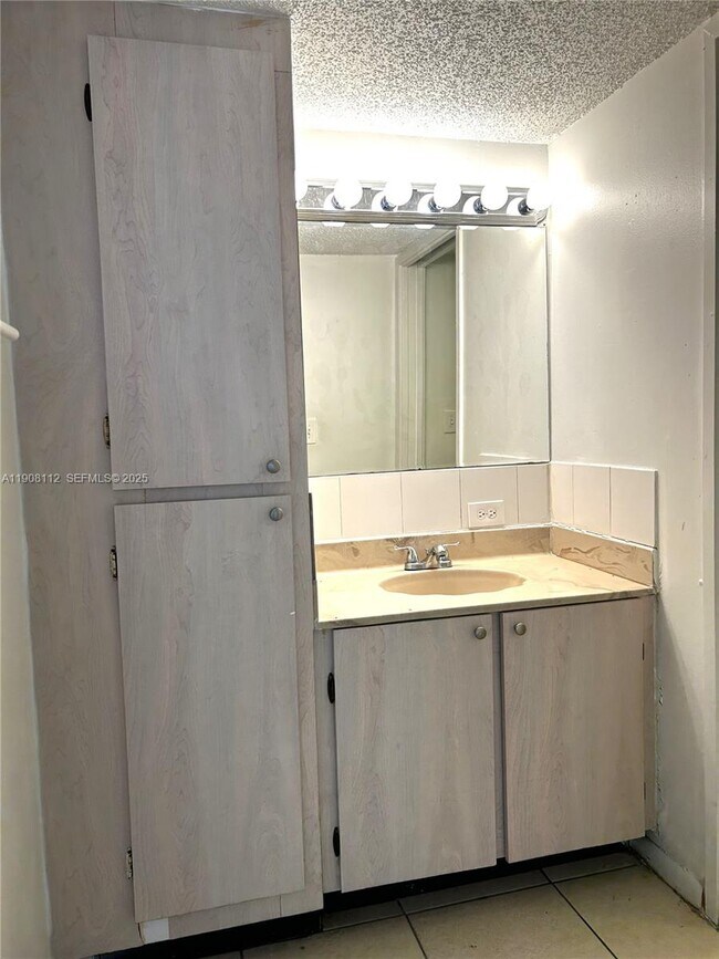 Building Photo - 16909 N Bay Rd