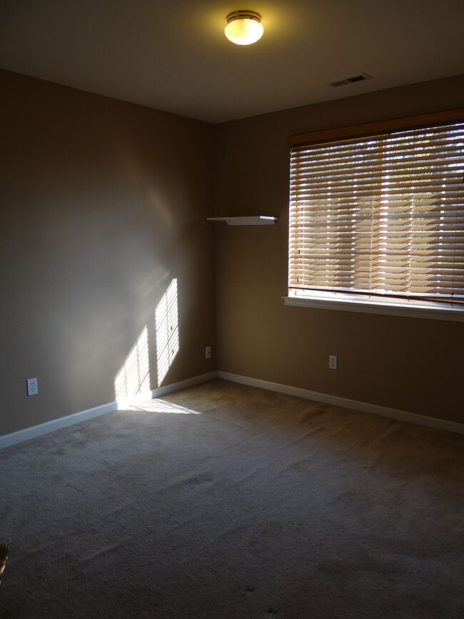 Building Photo - 6 Bedroom Home in Bellingham!