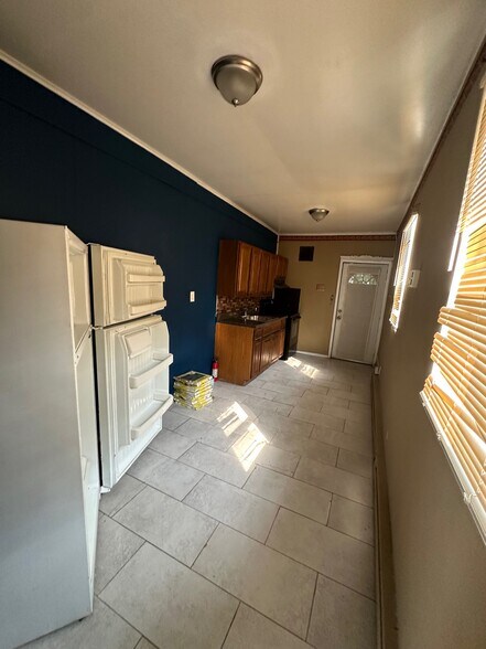 Building Photo - 4693 Horrocks St