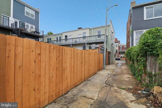 Building Photo - 303 Seaton Pl NE