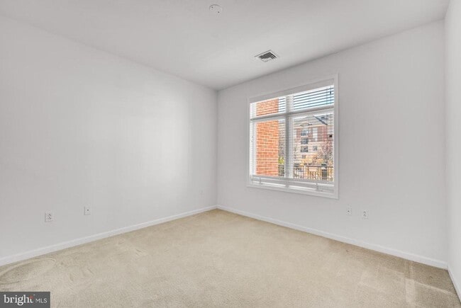 Building Photo - 243 Carson Terrace