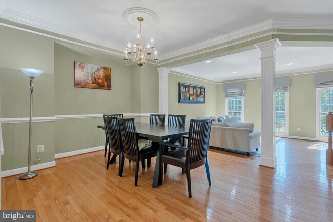 Building Photo - 12410 Meadow Field Dr