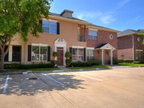Building Photo - "Spacious 4-Bed, 4-Bath Townhouse Gem in College Station – Perfect for Comfortable Living!"
