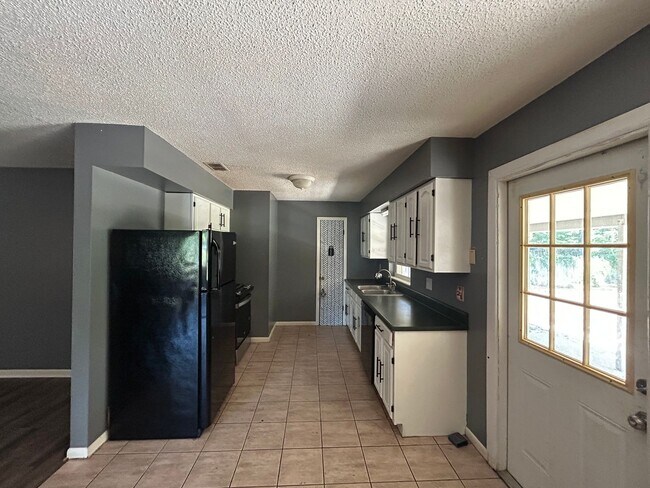 Building Photo - 3-Bedroom Home in Williston