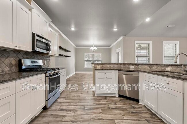 Building Photo - 4402 SW Alfalfa Ave