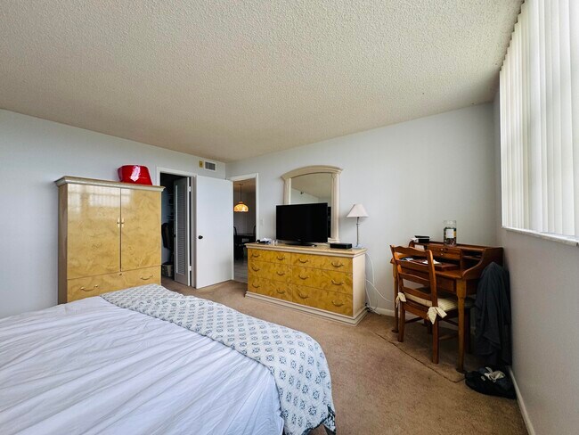 Building Photo - 2430 Deer Creek Country Club Blvd