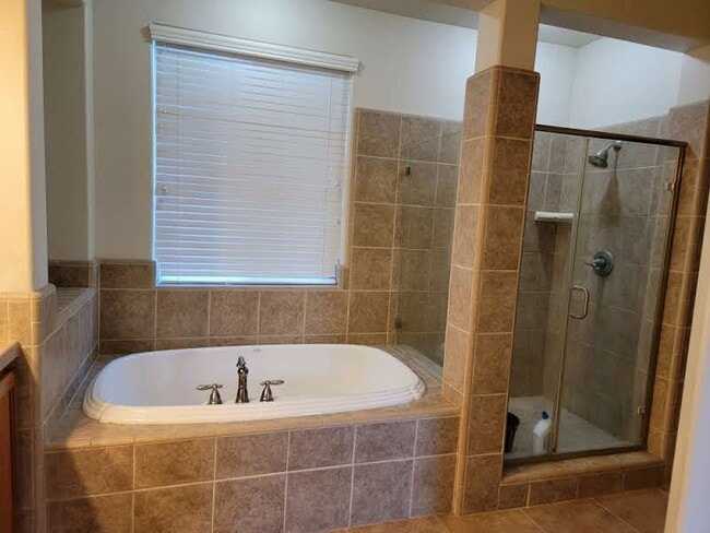 Building Photo - 469 Hawk Dr