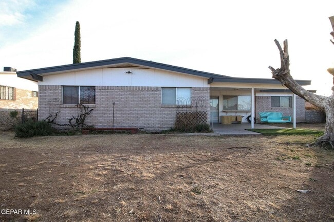 Building Photo - 6613 Southwind Dr
