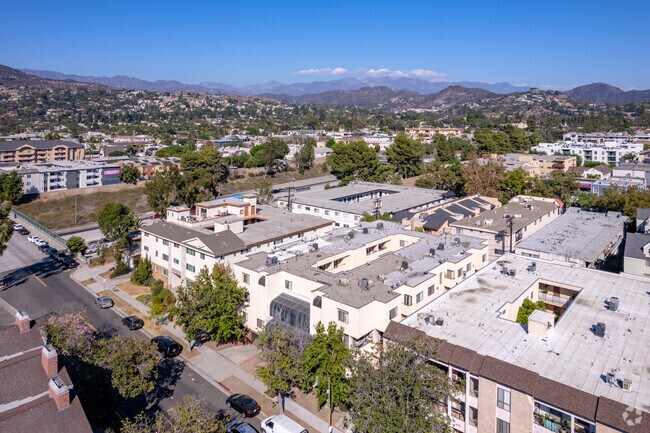 Building Photo - 620 N Louise St