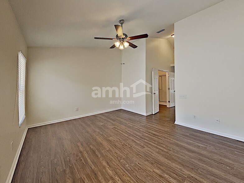 Building Photo - 10311 Hunters Haven Blvd