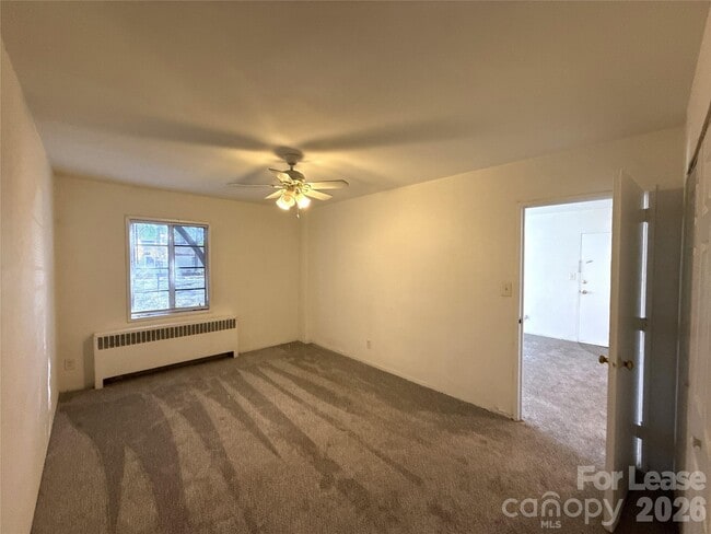 Building Photo - 2126 E 7th St