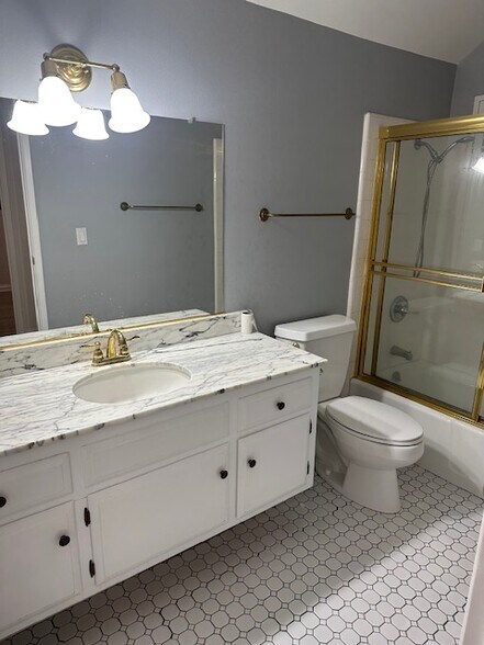 Bathroom 3 Upstairs - 11344 Baird Ave