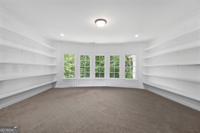 Building Photo - 2045 Kent Ct