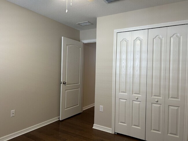 Building Photo - 12721 Sagewood Dr