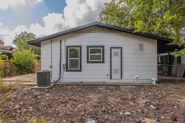 Building Photo - 415 W Hutchins Pl